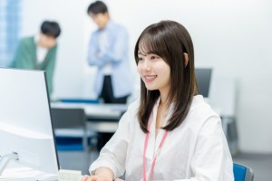 メール対応中心／テンプレ回答